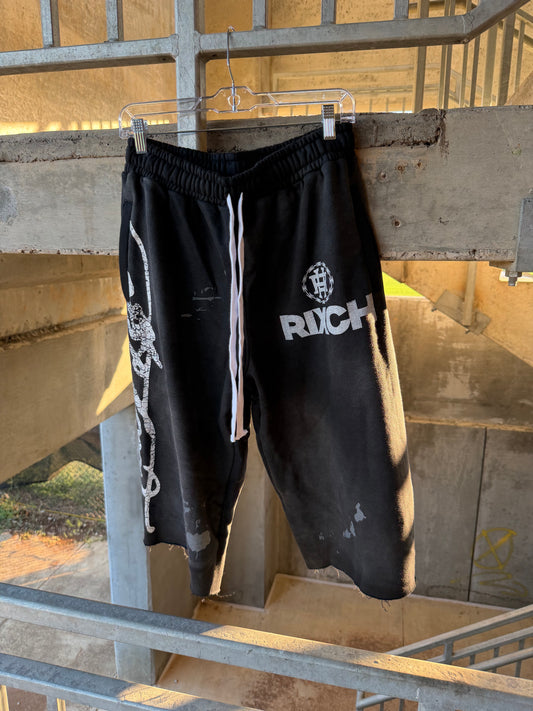 BLACK 3/4 SHORTS